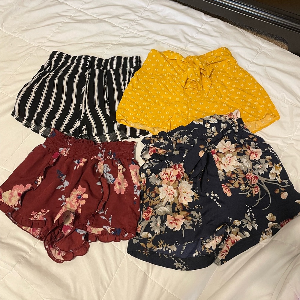 Flowy patterned shorts. All size small.